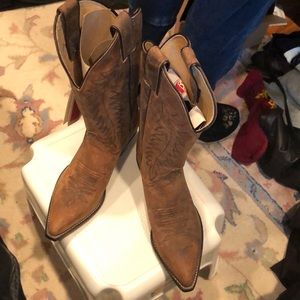 Justin Cowboy boots 7.5 B registered.